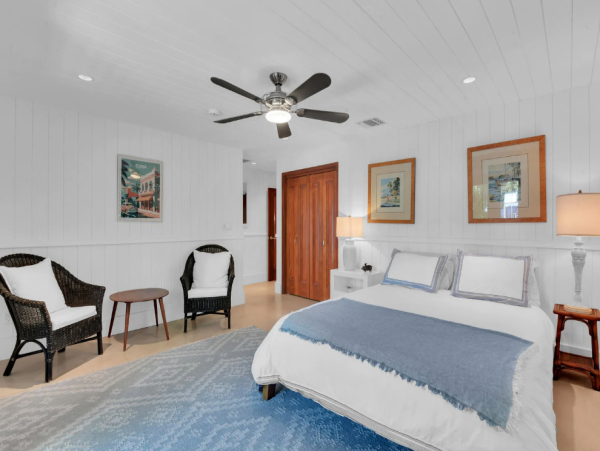 Luxury Coastal Retreat in Naples - Your Perfect Getaway